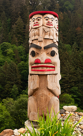 CityHallTotem3